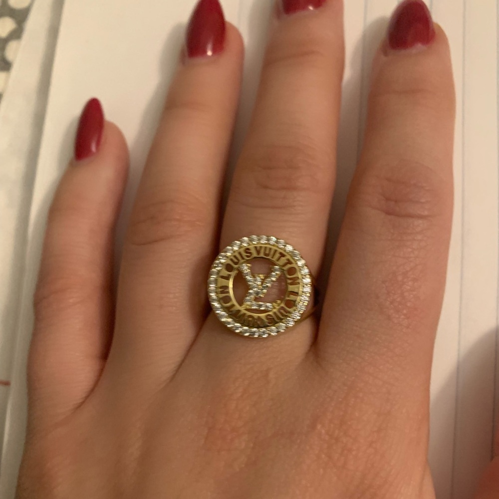 Louis Vuitton ring 
Size : 7.5
14k gold
